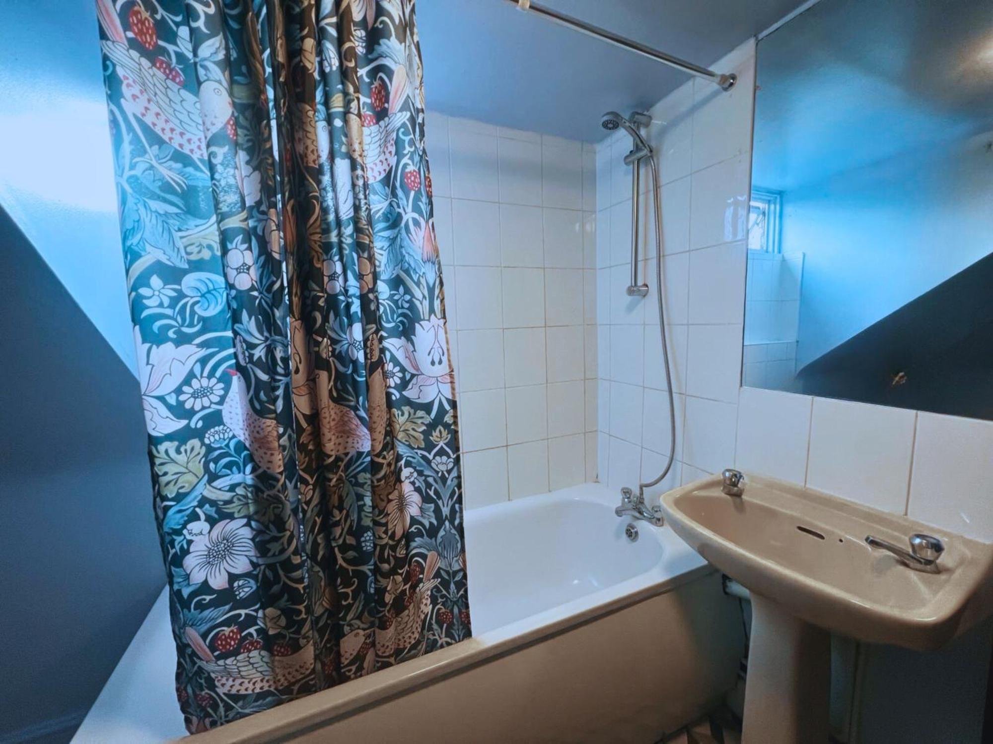 Helen'S Hotel Near Wembley لندن المظهر الخارجي الصورة