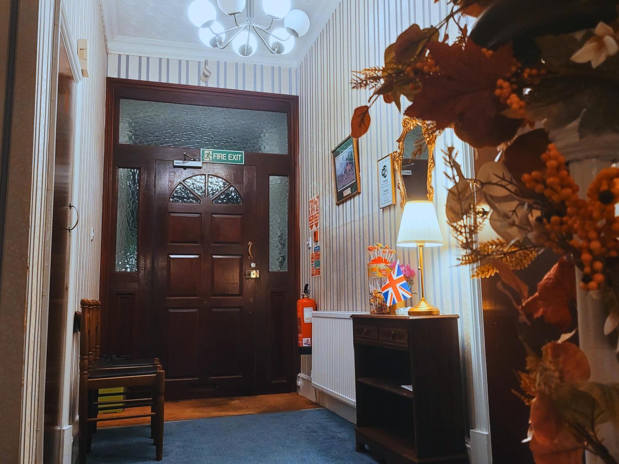 Helen'S Hotel Near Wembley لندن المظهر الخارجي الصورة