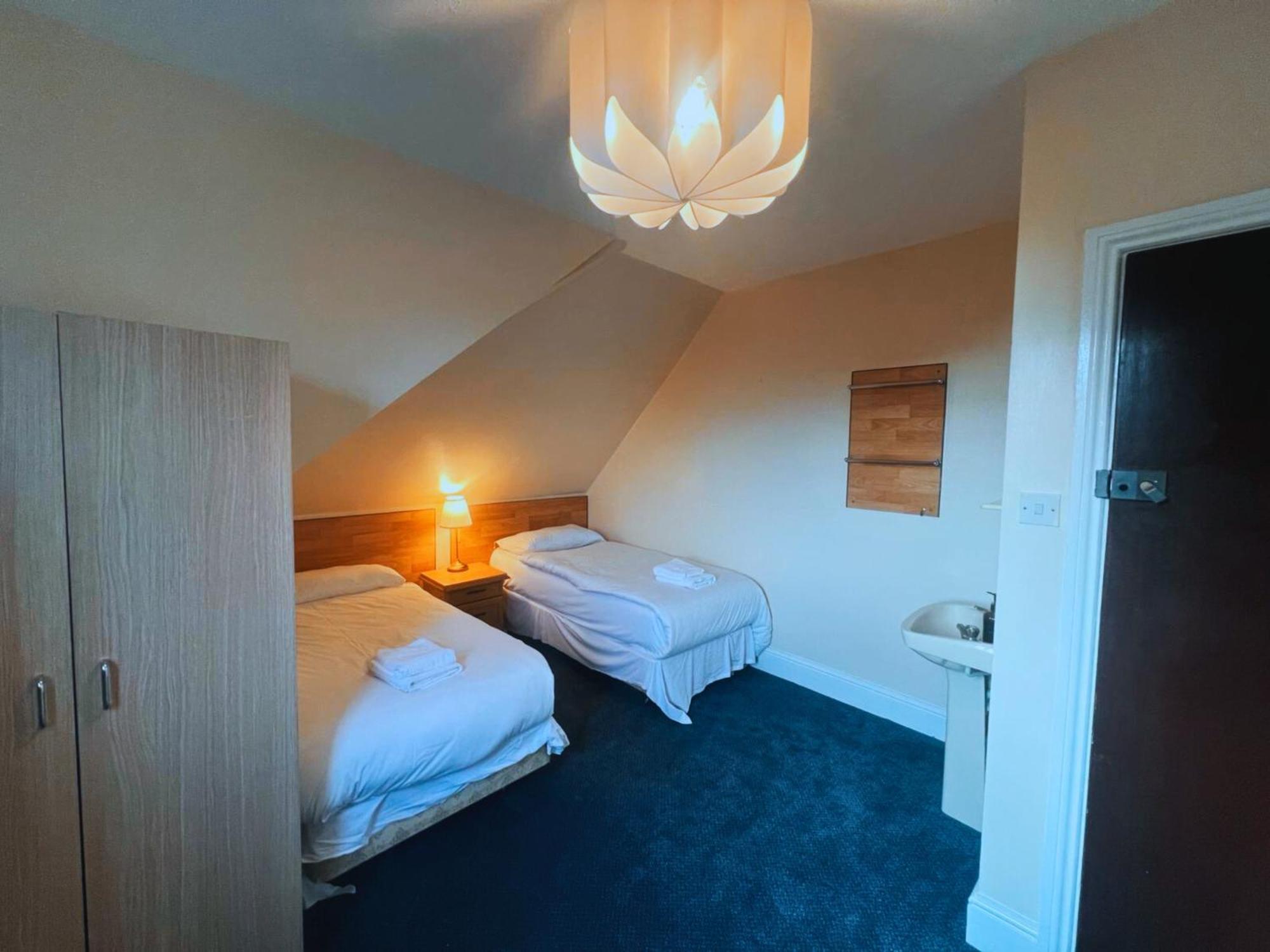 Helen'S Hotel Near Wembley لندن المظهر الخارجي الصورة