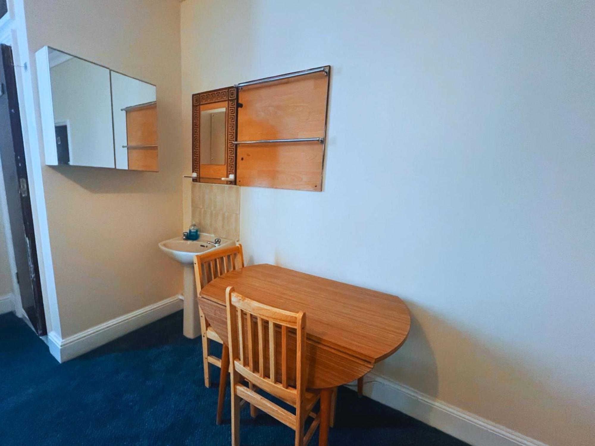 Helen'S Hotel Near Wembley لندن المظهر الخارجي الصورة