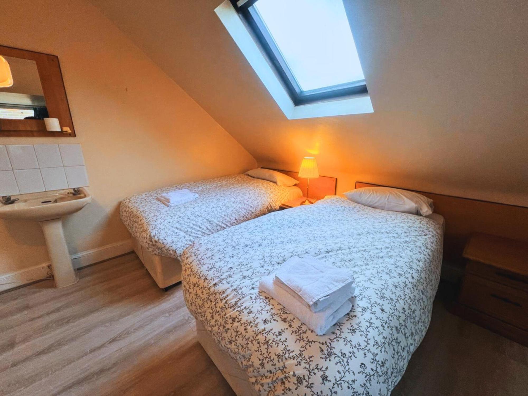 Helen'S Hotel Near Wembley لندن المظهر الخارجي الصورة